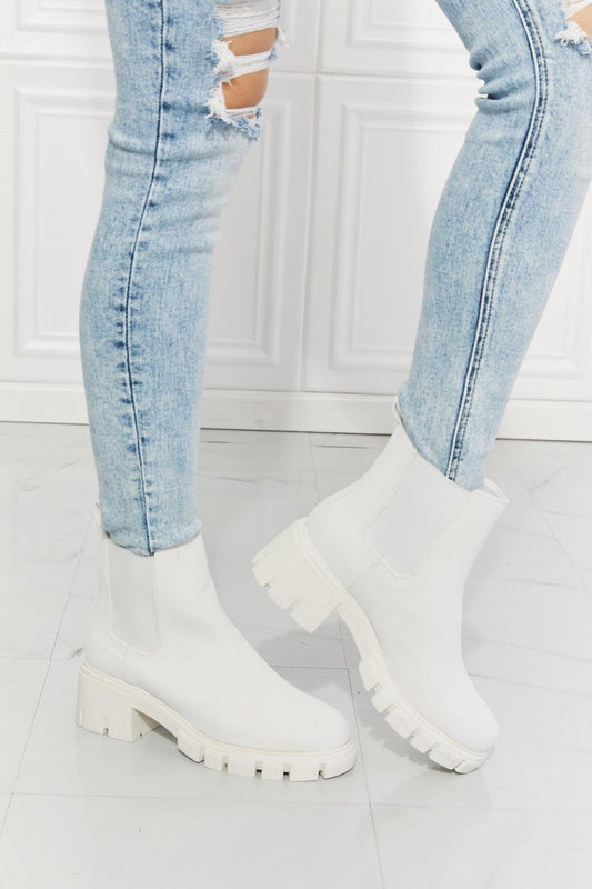 Matte Lug Sole Chelsea Boots in White Shoes MMShoes White 6 
